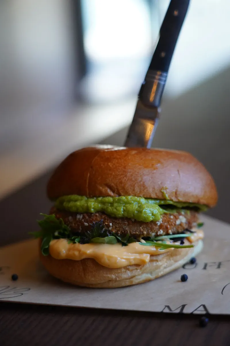 Een vers belegde burger van Ma Bouffe